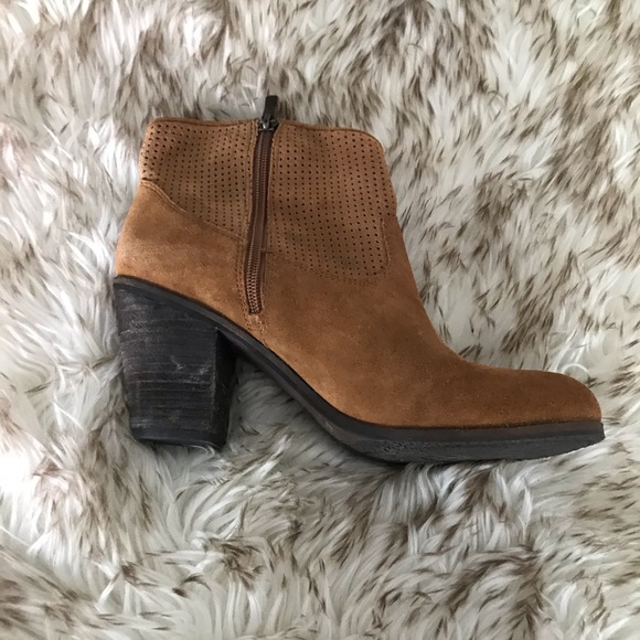 Vince Camuto Brown Suede Boots EUC - Picture 2 of 8